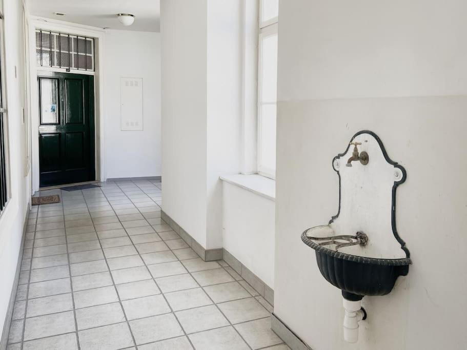 Stylish Designer Apartment At The Center Of Vienna Naschmarkt Exteriör bild